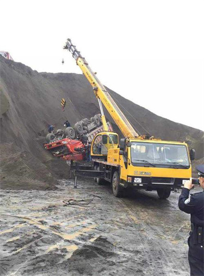 阜平上犹道路救援